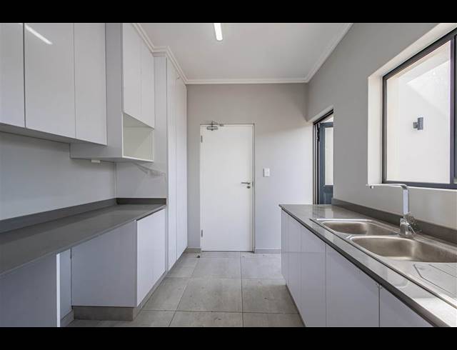 4 BEDROOM HOUSE FOR SALE IN PALM LAKES ESTATE